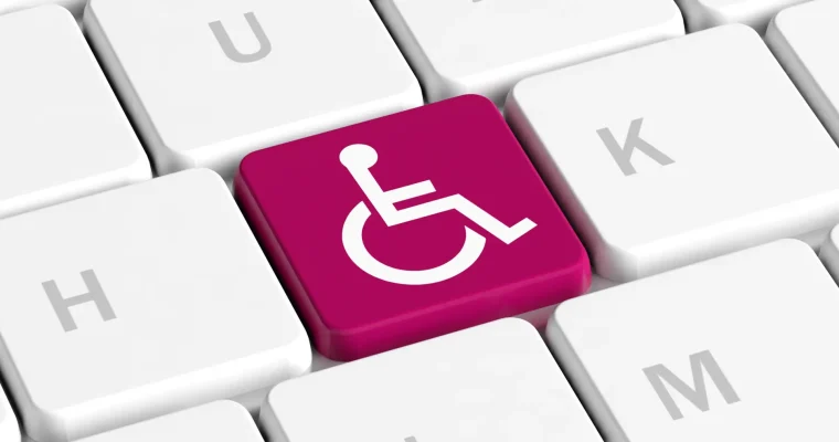 werbewolke-barrierefreie-website Taste einer Tastatur, Mensch im Rollstuhl